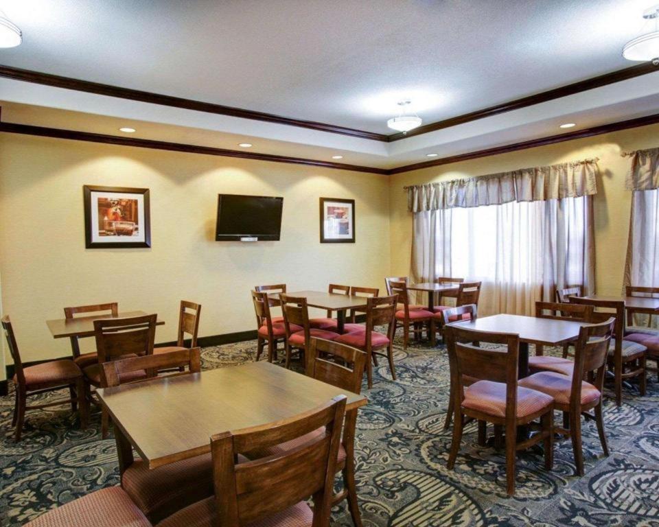 Comfort Inn & Suites Navasota Exterior photo